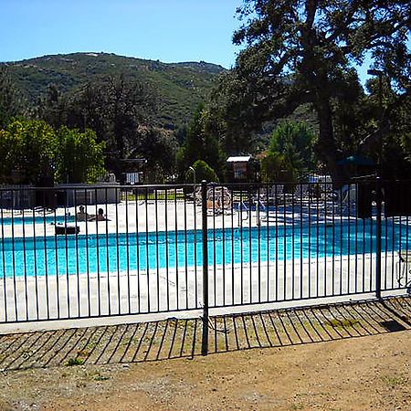 Oakzanita Springs Camping Resort Cottage 3 Descanso Extérieur photo