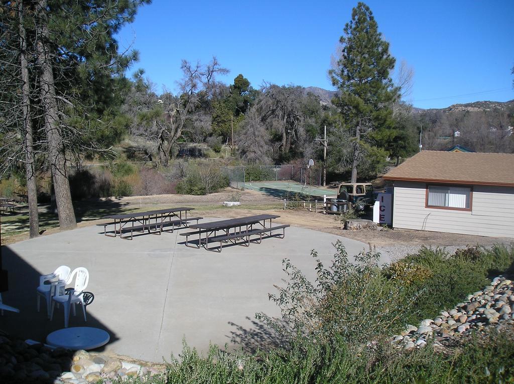 Oakzanita Springs Camping Resort Cottage 3 Descanso Extérieur photo